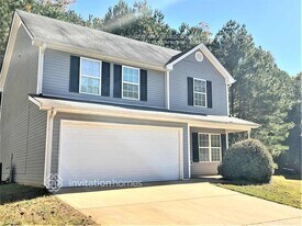 8251 Sterling Ln in Covington, GA - Building Photo