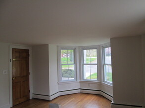 700 Main St, Unit #2 in Branford, CT - Foto de edificio - Building Photo