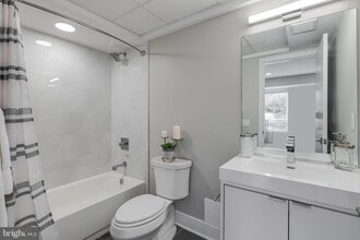 1952 Bryn Mawr Ave in Philadelphia, PA - Building Photo - Building Photo