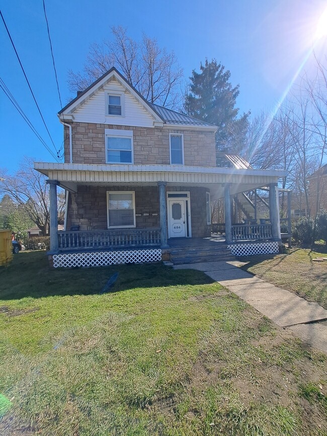 454 Freeport St, Unit B