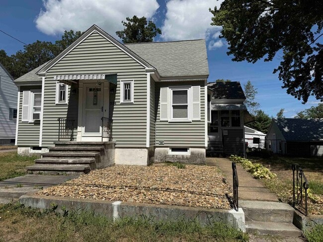 534 Vinton St in Manchester, NH - Building Photo - Building Photo