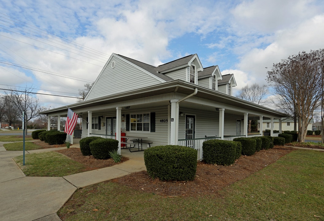 Charlotte Spring in Charlotte, NC - Building Photo