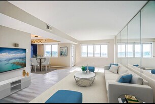 5340 Holmes Run Pkwy in Alexandria, VA - Building Photo