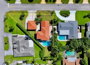 6401 Travis Rd in West Palm Beach, FL - Building Photo - Building Photo