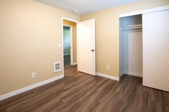 3542 NE Division St in Gresham, OR - Building Photo - Building Photo