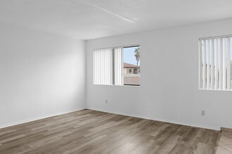 324 Stepney St in Inglewood, CA - Foto de edificio - Building Photo