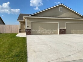 412 S Longbranch Dr in Maize, KS - Building Photo