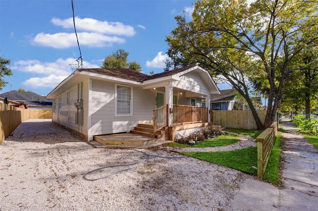 2214 McKee St in Houston, TX - Building Photo - Building Photo