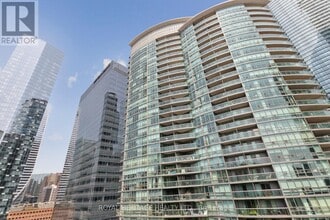 51-1951 Lower Simcoe St in Toronto, ON - Building Photo - Building Photo