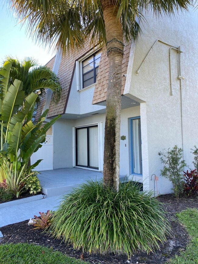 540 Canal Point S in Delray Beach, FL - Building Photo - Building Photo
