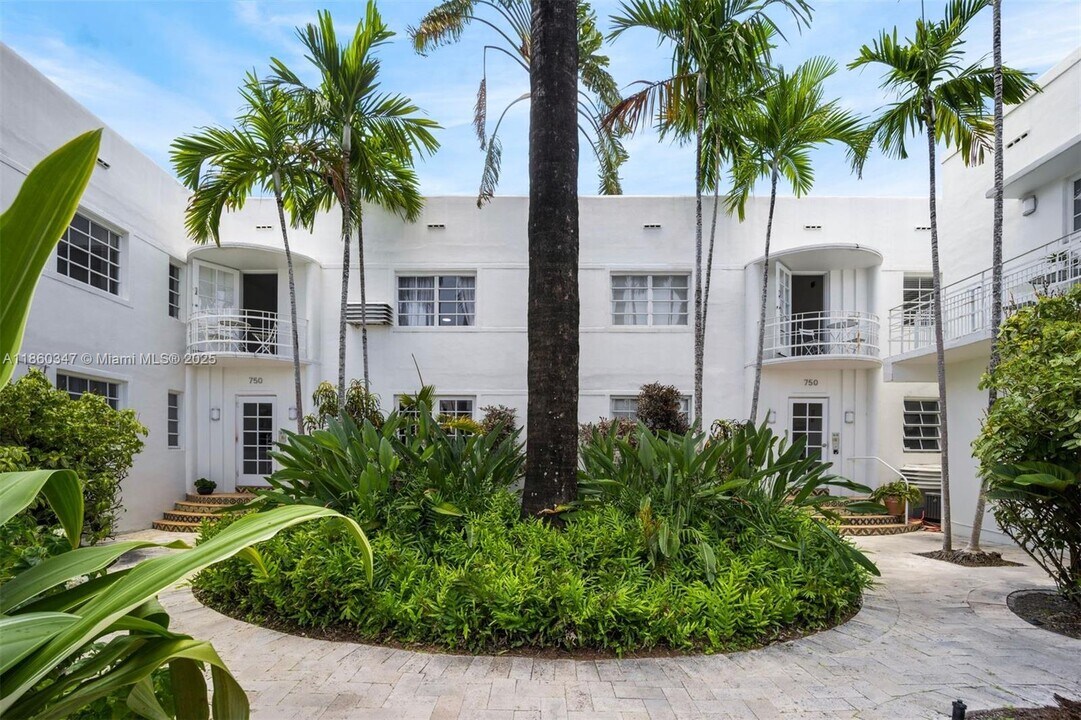 750 Española Wy in Miami Beach, FL - Building Photo