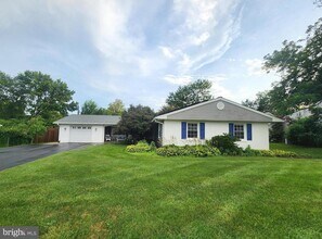 13201 Moss Ranch Ln in Fairfax, VA - Building Photo - Building Photo