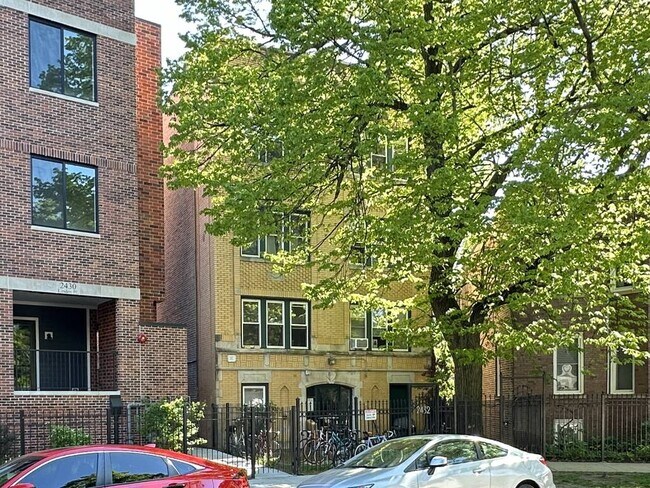 property at 2432 N Linden Pl