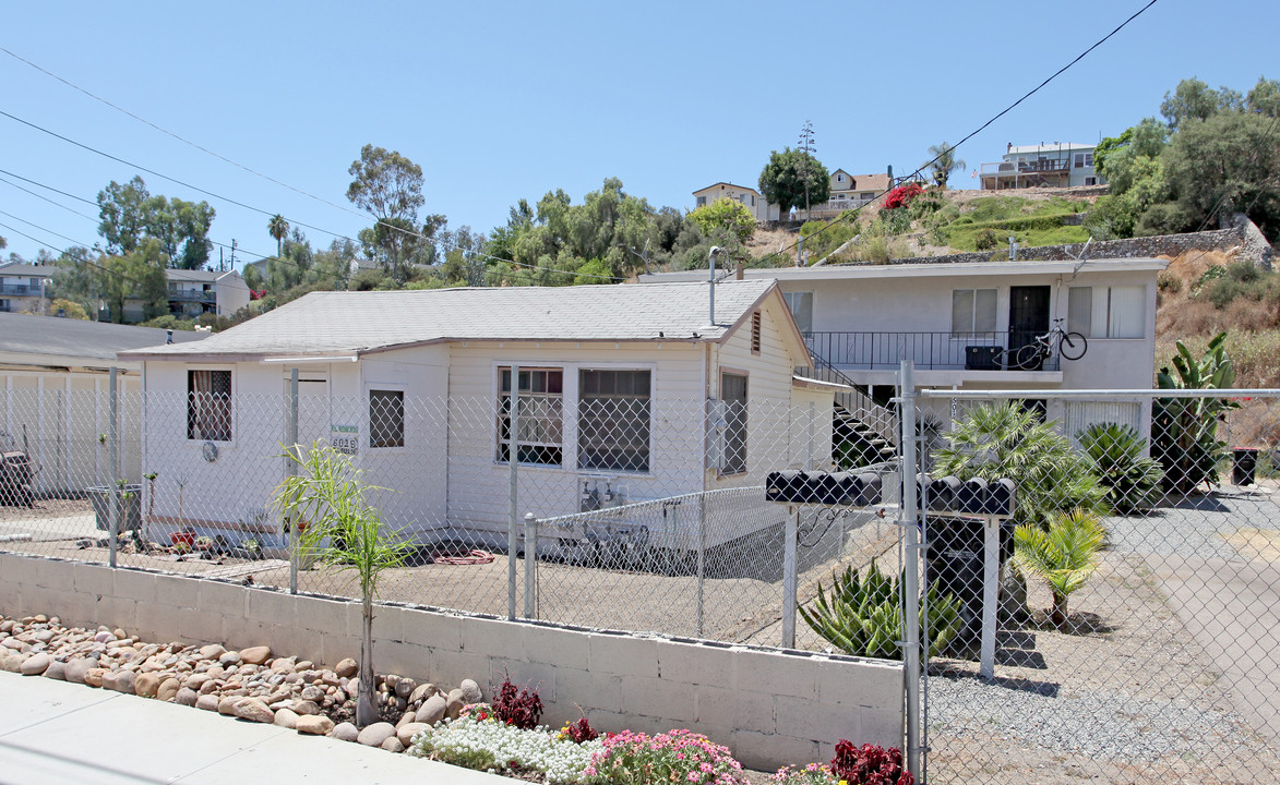 5015 Auburn Dr in San Diego, CA - Foto de edificio