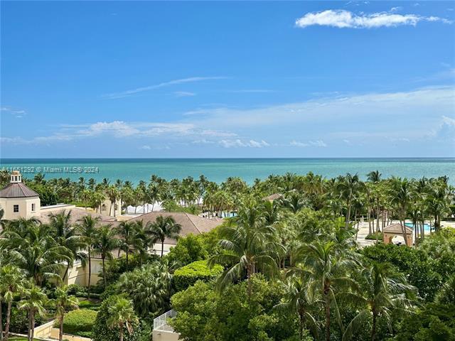 789 Crandon Blvd, Unit 803 in Key Biscayne, FL - Building Photo