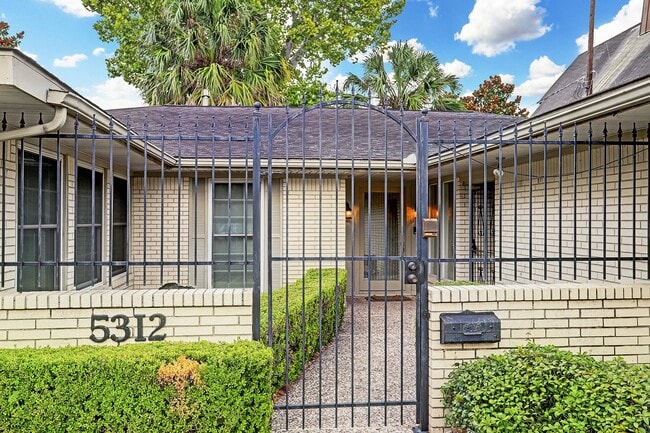 5312 Buffalo Speedway in Houston, TX - Building Photo - Building Photo