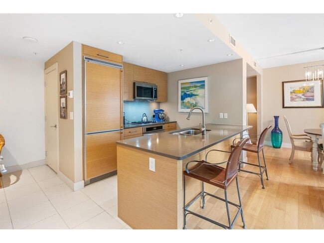 1473 Johnston Rd in White Rock, BC - Building Photo - Building Photo