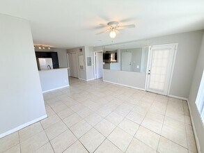 4005 NW 87th Ave in Sunrise, FL - Building Photo - Building Photo