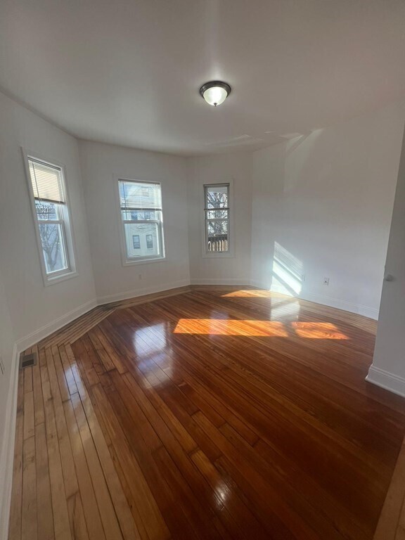 227 Washington Ave-Unit -1F in Chelsea, MA - Foto de edificio - Building Photo