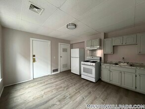 52 Blue Hill Ave, Unit 2 in Boston, MA - Building Photo - Building Photo