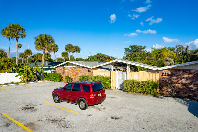 The Savoy apartments in Cocoa Beach, FL - Building Photo - Primary Photo