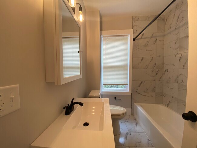 116 Marginal St, Unit 3 in Boston, MA - Building Photo - Building Photo