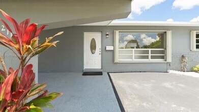 7211 Shalimar St in Miramar, FL - Building Photo - Building Photo