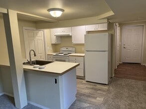 905 N Holladay Dr in Seaside, OR - Building Photo - Building Photo