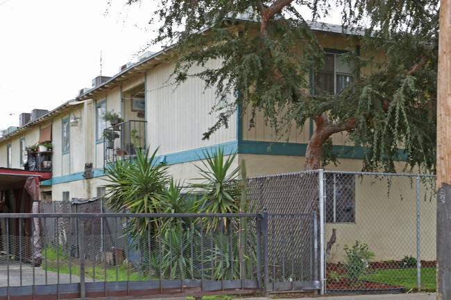 1248 N 11th St in Fresno, CA - Foto de edificio - Building Photo