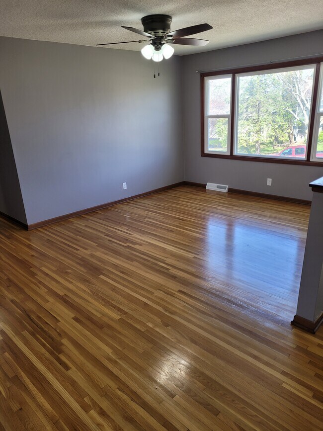 4712 Western Ave in Davenport, IA - Building Photo - Building Photo