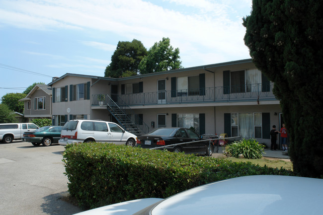 16 W Islay St in Santa Barbara, CA - Building Photo - Building Photo