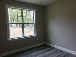 218 Forest Dr in Travelers Rest, SC - Foto de edificio - Building Photo