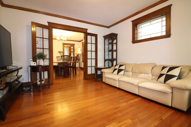 209 Aspinwall Ave, Unit 1