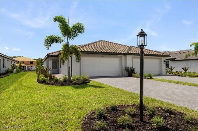 19613 Hinkley Dr in Estero, FL - Building Photo - Building Photo