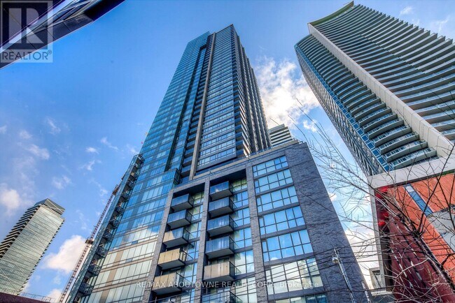 295-3295 Adelaide St W in Toronto, ON - Building Photo - Building Photo