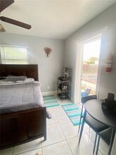 945 SW 9th St in Hallandale Beach, FL - Building Photo - Building Photo