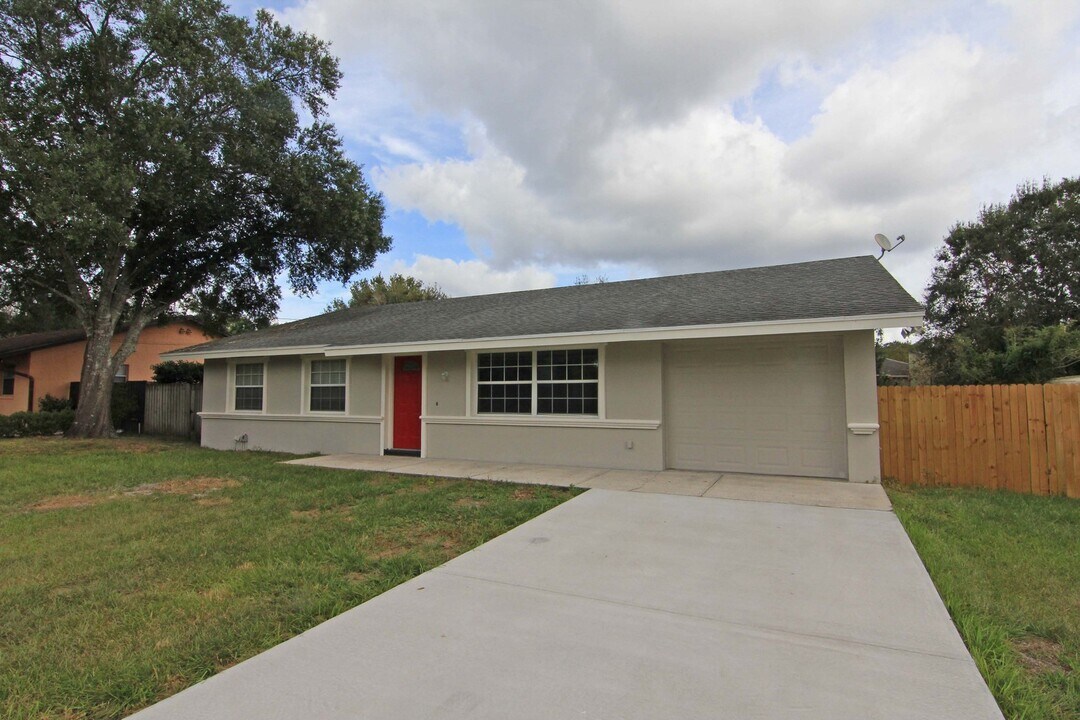 2385 Pennsylvania Ave in Oviedo, FL - Building Photo
