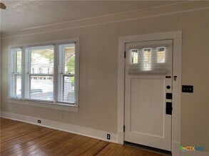 420 W San Antonio St in San Marcos, TX - Foto de edificio - Building Photo