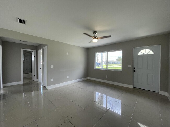 4432 E Riverside Dr in Ft. Myers, FL - Building Photo - Building Photo