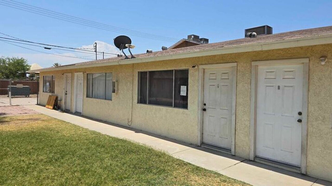 455 W Orange Ave in El Centro, CA - Building Photo