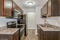 605 N Wolf Rd photo'