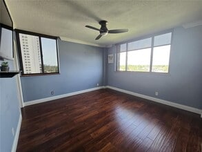 2300 NE 33rd Ave, Unit 606 in Fort Lauderdale, FL - Building Photo - Building Photo