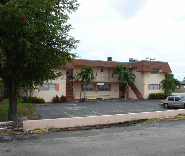 4843 SW 45th Ave in Fort Lauderdale, FL - Building Photo - Building Photo