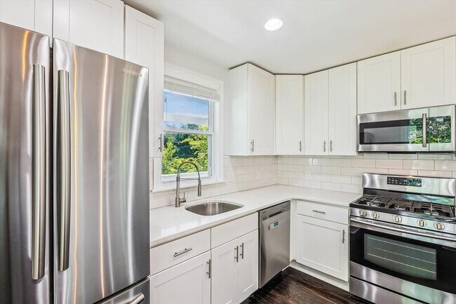 2612 33rd St SE in Washington, DC - Building Photo - Building Photo