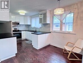 445 Taylor Mills Dr N in Richmond Hill, ON - Building Photo - Building Photo