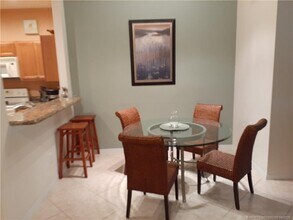 1571 SE Hampshire Way in Stuart, FL - Building Photo - Building Photo