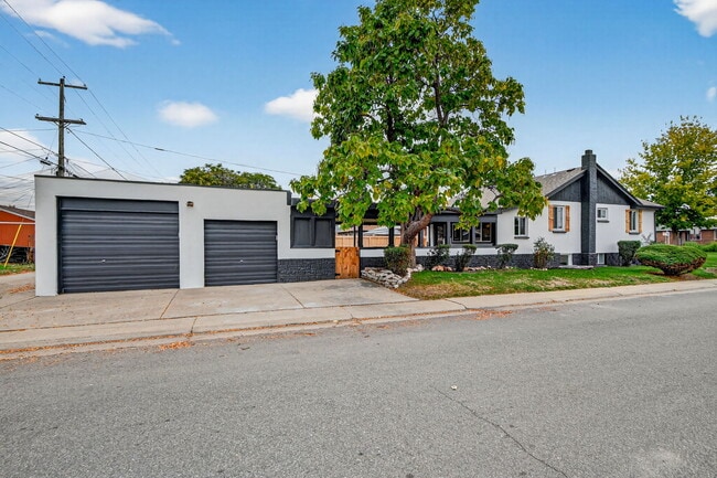property at 3590 N Glencoe St