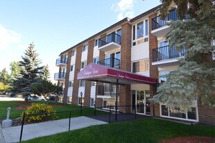 5205 110 St NW in Edmonton, AB - Building Photo