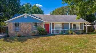 3145 Shale St in Fayetteville, AR - Building Photo