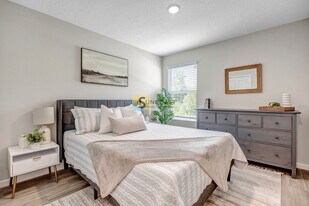 6469 Breezy Oaks Wy, Unit 101 in Jacksonville, FL - Building Photo